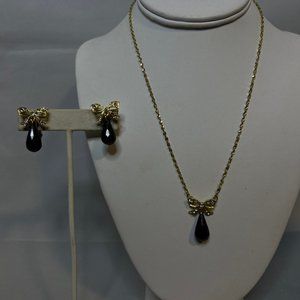 Clair's Gold Tone Rhinestone Ribbon & Black Teardrop Necklace & Earrings (2906)